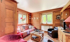 Fireplace - Alpine Chalet in the Village, 100m From the Cable car (Les Allues)