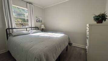 2 室のベッドルーム、アイロン / アイロン台、旅行用ベビーベッド、WiFi (無料)