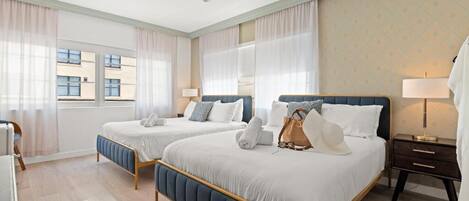 Classic Quadruple Room | Desk, laptop workspace, free WiFi