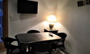 Dining - Apartment in Les Carroz Near Ski Slopes (Araches-la-Frasse)