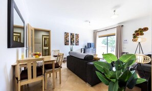 Living area - Apartments for 6 People (Lagos)