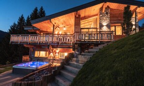 Exterior - Chalet in Les Gets With Outdoor Jacuzzi (Les Gets)