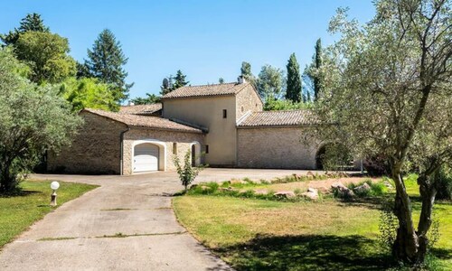 Houses & Villas for 9 People