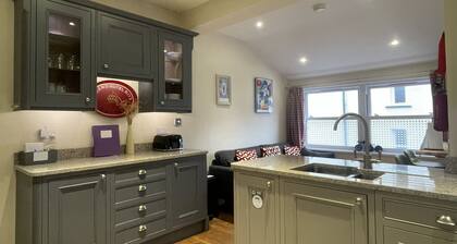 Sunnycroft - hot tub hire available, fitness centre