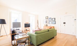 Living area - Nomad's Chiado Lisbon & Amazing View (Lisbon)