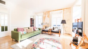 Living area - Nomad's Chiado Lisbon & Amazing View (Lisbon)