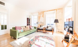Living area - Nomad's Chiado Lisbon & Amazing View (Lisbon)
