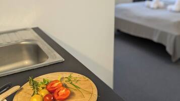 Comfort-huoneisto, näköala puutarhaan, vuorten lähellä | Yksityinen keittiö