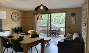 Living area - Luxury Apartment for 4 People in the Heart of the Village (Saint-Sorlin-d'Arves)