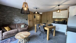 Living area - Luxury Apartment for 4 People in the Heart of the Village (Saint-Sorlin-d'Arves)