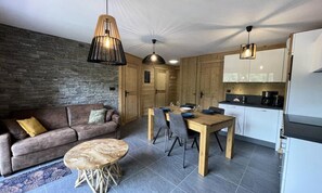 Living area - Luxury Apartment for 4 People in the Heart of the Village (Saint-Sorlin-d'Arves)