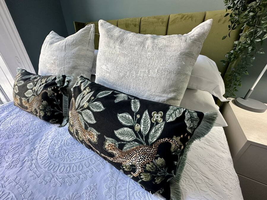 Standard Double Room, Ensuite | Iron/ironing board, free WiFi