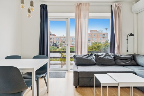 Modern Townhouse With Private Outdoor Area - 2BR, 4 Beds