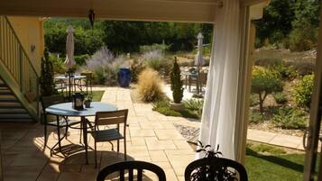 Desayuno continental gratuito y diario