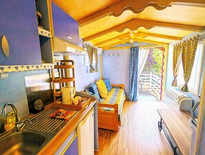 シャレー パティオ ガーデンビュー | リビング エリア