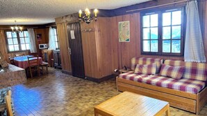 Living area - Apartment Near Beaufortain Mountains (Hauteluce)