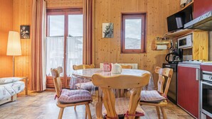 Microwave, dishwasher, cookware/dishes/utensils - Beautiful Apartment With Mountain Views (Aussois)