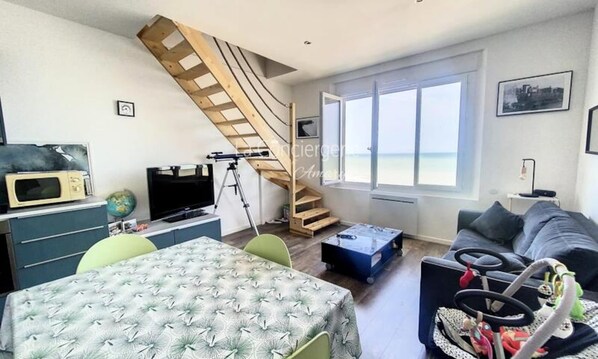 Living area - Apartments for 4 People (Ault)