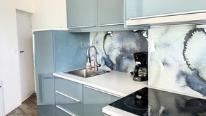 Cookware/dishes/utensils - Apartments for 4 People (Ault)