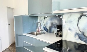 Cookware/dishes/utensils - Apartments for 4 People (Ault)