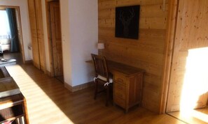 Interior - 2 Large, Cozy Apartment ON THE Resort Heights (Isola)