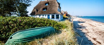 Family-friendly terraced house with garden, terrace & beach chair