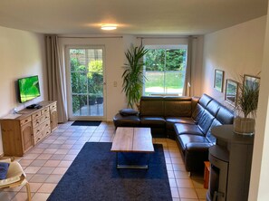 TV, fireplace, DVD player, ping pong