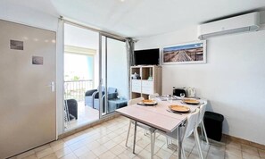 Dining - 2-room Apartment in Residence With Swimming Pool (Le Grau-Du-Roi)