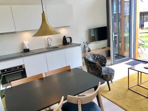 Apartment | Private kitchen - 4-person Lodge in Tiny House Style (Zoutelande)