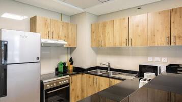 Coffee/tea maker, electric kettle, toaster