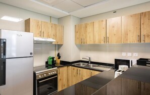 Coffee/tea maker, electric kettle, toaster