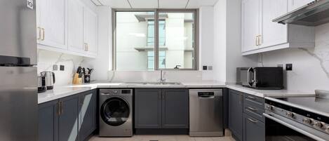 Deluxe Apartment, 3 Bedrooms | Private kitchen | Coffee/tea maker, electric kettle, toaster