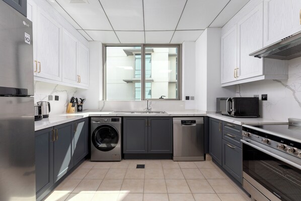 Deluxe Apartment, 3 Bedrooms | Private kitchen | Coffee/tea maker, electric kettle, toaster