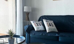 Living area - Apartment Near Bay View and Marina (Arcachon)