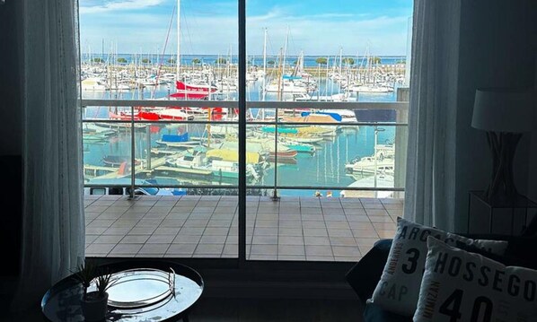 Interior - Apartment Near Bay View and Marina (Arcachon)