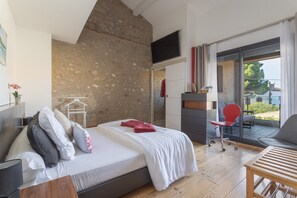 1 bedroom, WiFi, bed sheets - Bed and Breakfast 'Chambre D'hote - Caraibes' with Shared Terrace, Wi-Fi and Air Conditioning (Bages)