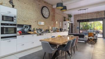 Fridge, coffee/tea maker, electric kettle