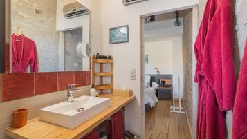 Doccia, asciugacapelli, asciugamani