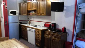 Unclassified image, 3 of 3, button - Studio for 4 People (Modane)