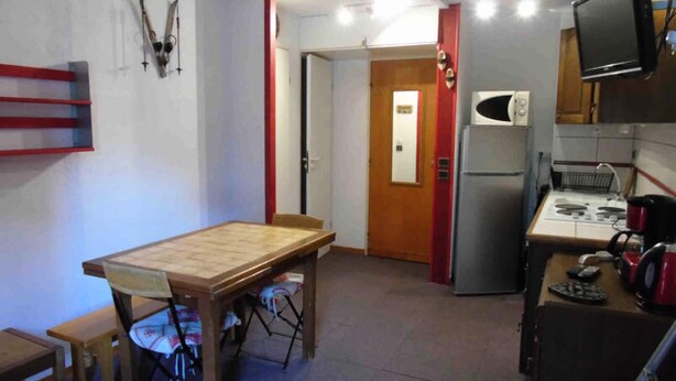 Unclassified image, 1 of 3, button - Studio for 4 People (Modane)