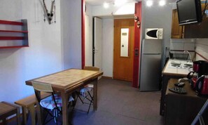 Fridge, microwave, dishwasher, coffee/tea maker - Studio for 4 People (Modane)