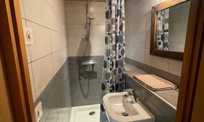Bathroom - 3 Rooms for 4 People (Le Grand-Bornand)