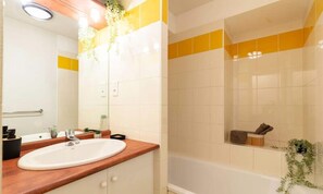 Bathroom - 4-room Duplex Apartment - Soleil D'aure Residence With Swimming Pool - Wifi Included (Saint-Lary-Soulan)