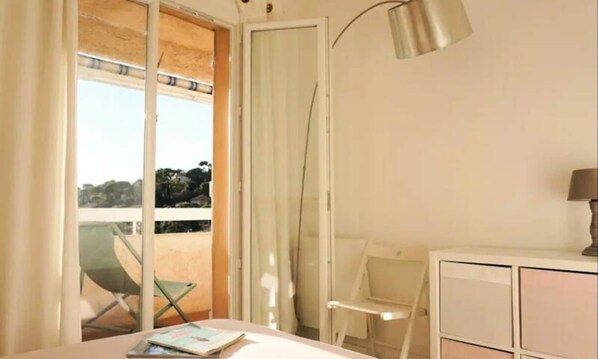 Tabla de planchar con plancha 