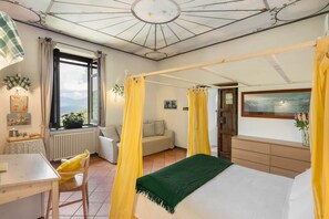 CAMERA BAMBY | Cortinas blackout, tabla de planchar con plancha y wifi gratis 