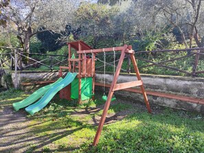 Children’s play area – outdoor