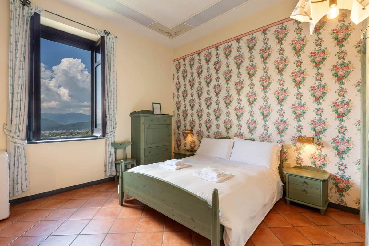 Blackout drapes, iron/ironing board, free WiFi