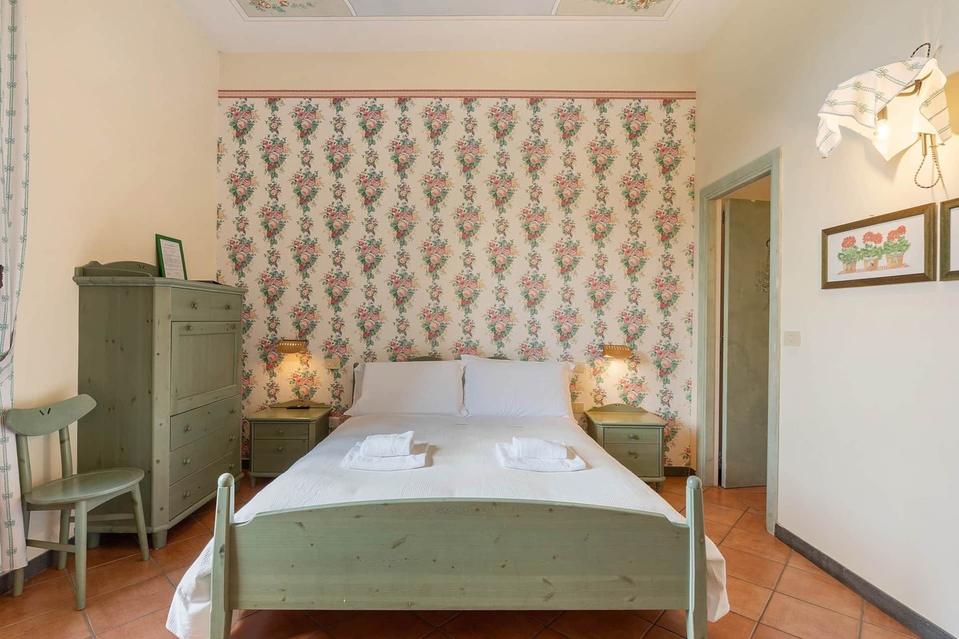 Verdunkelungsvorhänge, Bügeleisen/Bügelbrett, kostenloses WLAN