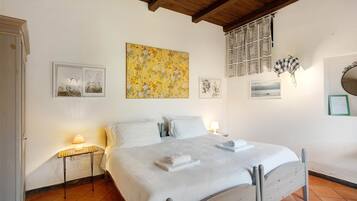 Verdunkelungsvorhänge, Bügeleisen/Bügelbrett, kostenloses WLAN