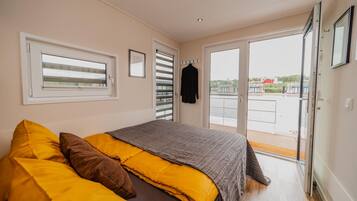 Mobile Home | 2 bedrooms, individually furnished